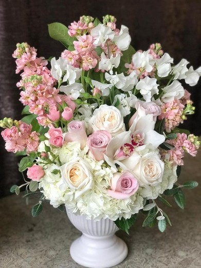 blush, white and ivory flowers in beautiful floral design