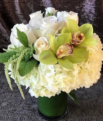 whites, creams and greens, flower arrangement. 