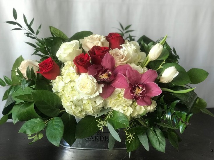 valentines day floral arrangement, 360 degree design, low lush and full